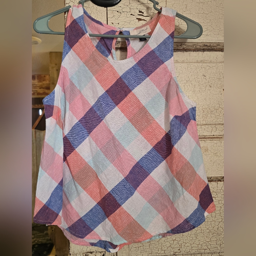 Womens Universal Thread sz small sleveless shirt EUC!